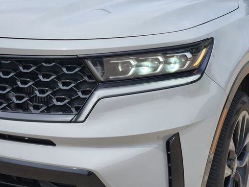 Used 2023 Kia Sorento SX image 9