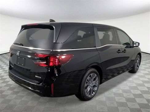 New 2026 Honda Odyssey Touring image 6