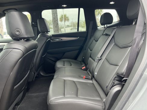 Used 2025 Cadillac XT6 Luxury image 30