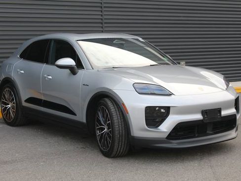 New 2025 Porsche Macan 4S Electric image 10