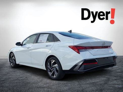 Used 2025 Hyundai Elantra SEL image 7