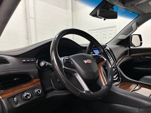 Used 2017 Cadillac Escalade ESV Luxury AWD/4WD image 27