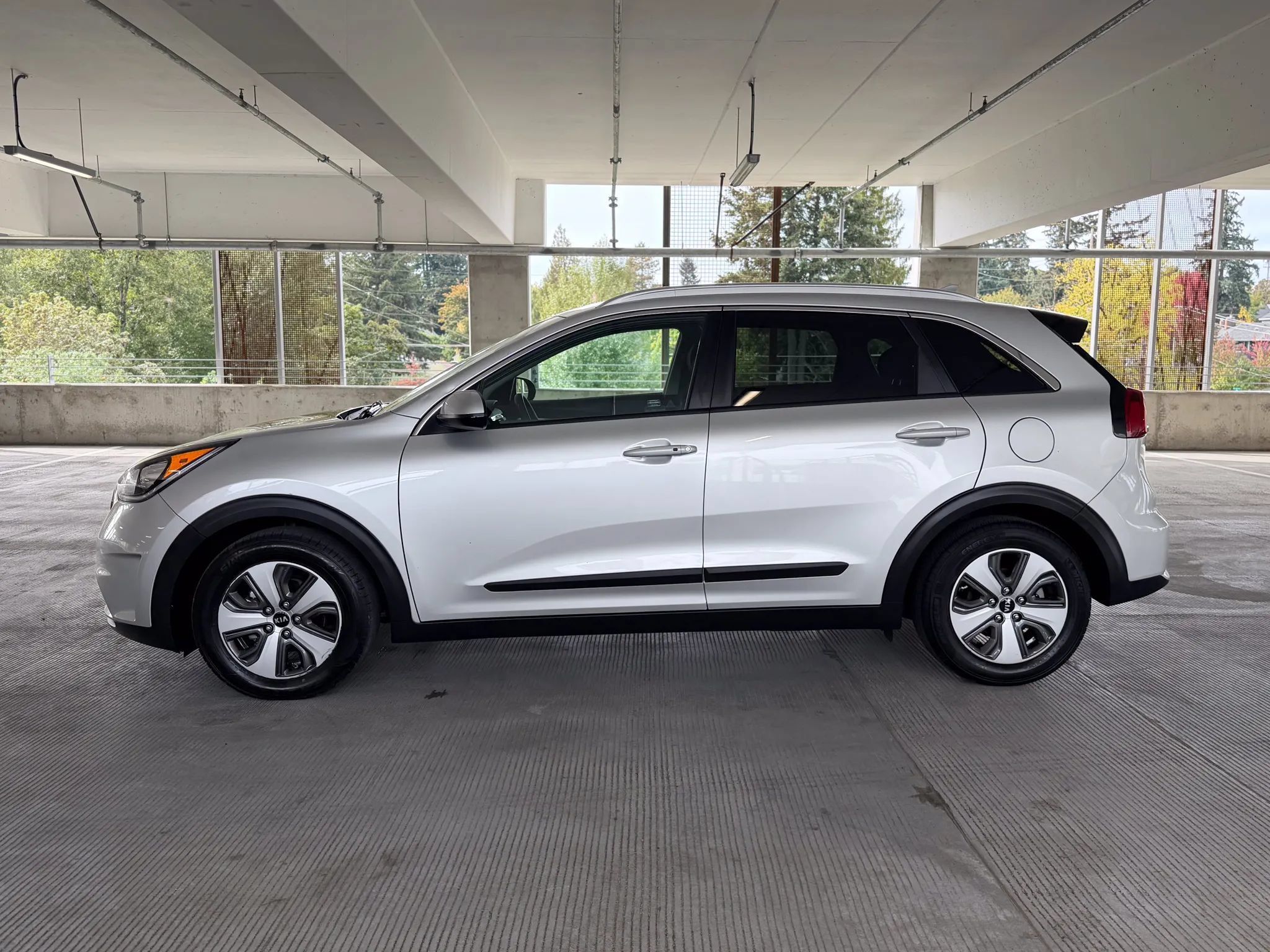 Used 2018 Kia Niro LX FWD image 8