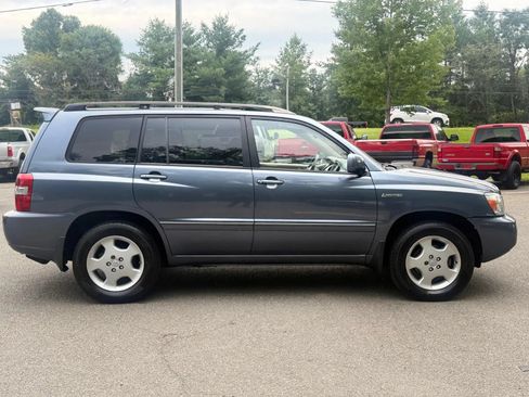 Used 2005 Toyota Highlander Limited w/ Leather Trim Pkg AWD/4WD image 8