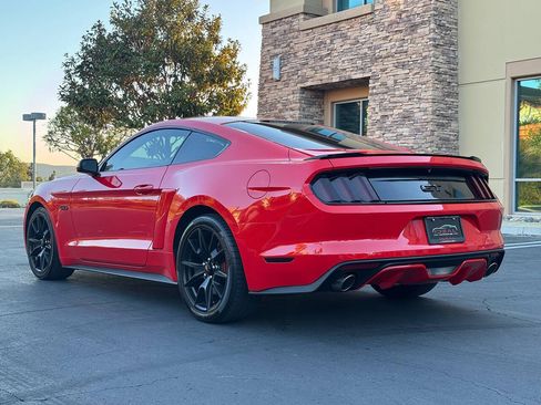 Used 2017 Ford Mustang GT RWD image 3