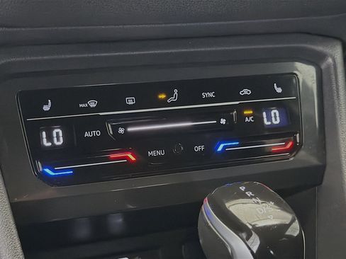 Used 2023 Volkswagen Tiguan SE R-Line image 10