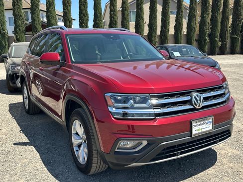 Used 2018 Volkswagen Atlas SEL FWD image 2