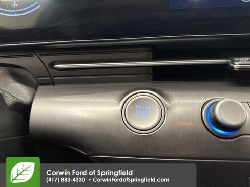 Used 2025 Hyundai Kona SEL image 32