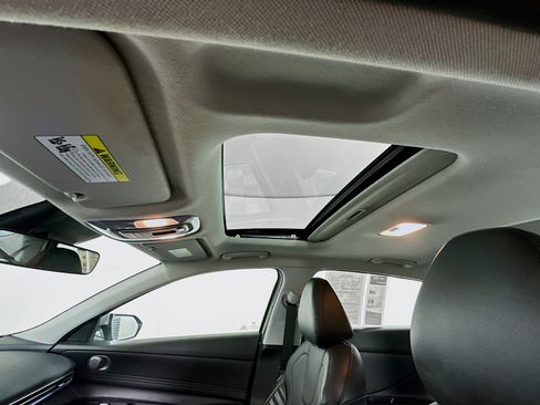 Used 2023 Hyundai Elantra Limited image 25