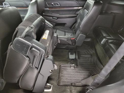 Used 2018 Ford Explorer Platinum image 19