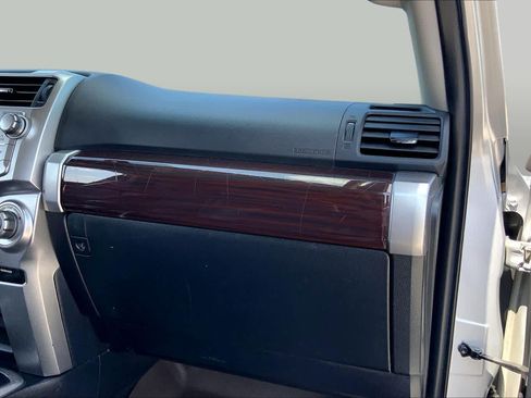 Used 2017 Toyota 4Runner Limited AWD/4WD image 18