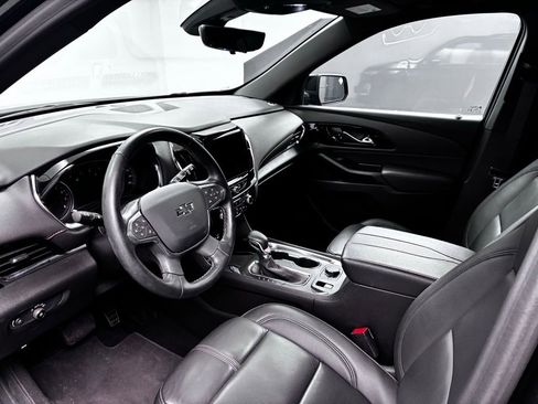 Used 2023 Chevrolet Traverse RS image 8