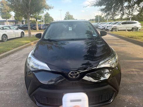 Used 2020 Toyota C-HR LE FWD image 2
