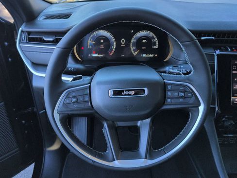 New 2025 Jeep Grand Cherokee L Altitude AWD/4WD image 12