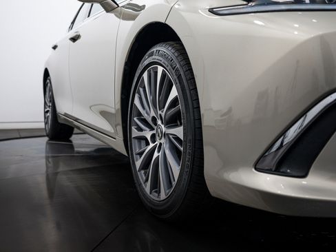 Used 2021 Lexus ES 250 w/ Premium Package image 19