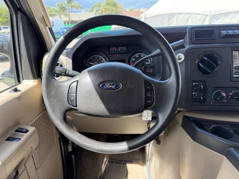 Used 2014 Ford E-350 and Econoline 350 XLT image 27