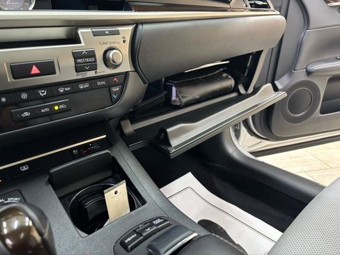 Used 2014 Lexus ES 350 w/ Luxury Package FWD image 32