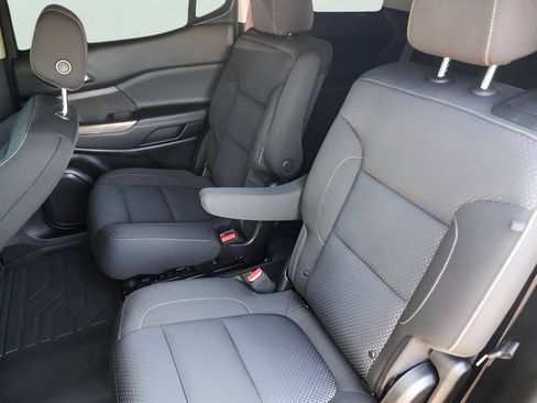 Used 2023 GMC Acadia SLE w/ Driver Convenience Package FWD image 26