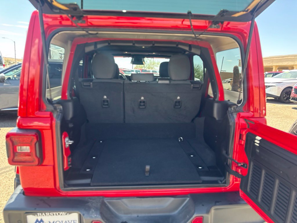 Used 2025 Jeep Wrangler Unlimited Sahara w/ Safety Group AWD/4WD image 14