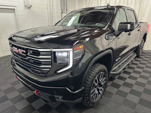 Used 2025 GMC Sierra 1500 AT4 w/ AT4 Premium Package AWD/4WD image 4