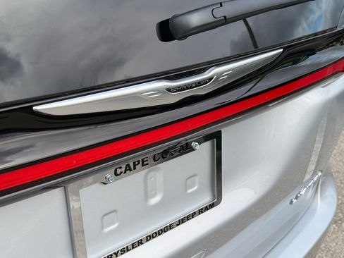 New 2026 Chrysler Pacifica Limited image 35