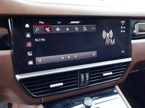 Certified 2023 Porsche Cayenne Platinum Edition AWD/4WD image 17