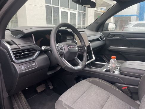 Used 2025 GMC Acadia Elevation image 7