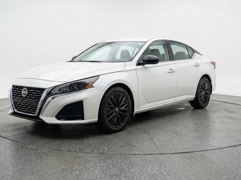 Used 2025 Nissan Altima 2.5 SV image 3