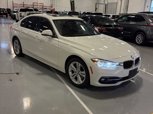 Used 2017 BMW 330i Sedan RWD image 5