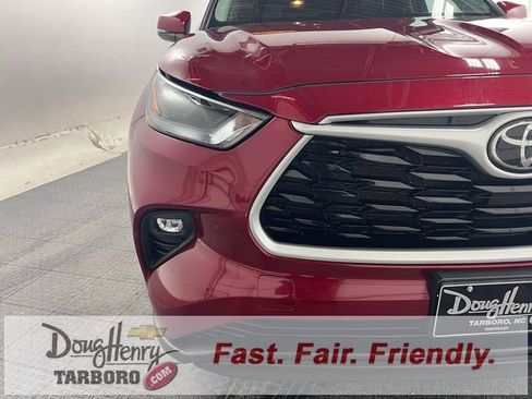 Used 2022 Toyota Highlander XLE image 10
