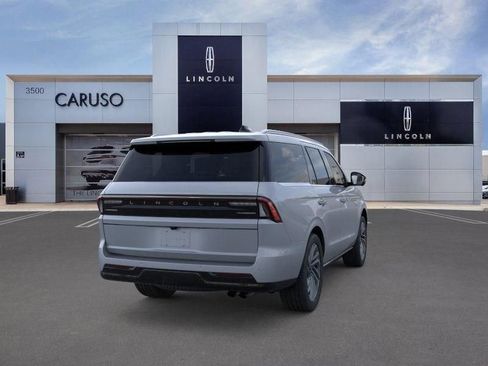 New 2025 Lincoln Navigator Reserve image 8