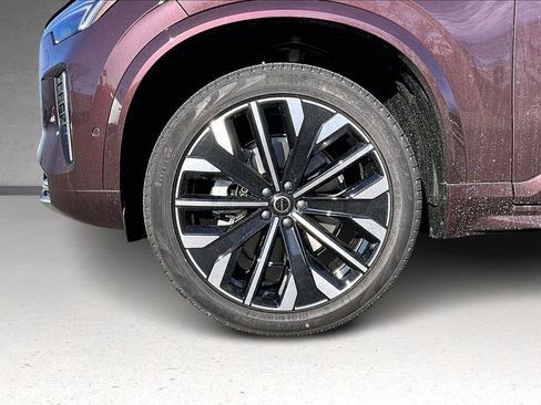 New 2026 Volvo XC90 B5 Plus w/ Protection Package Premier AWD/4WD image 12