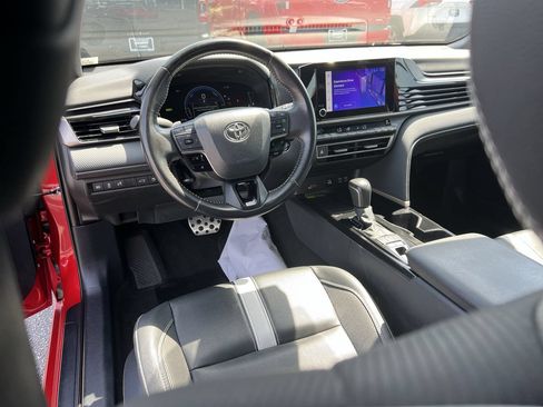 Used 2025 Toyota Camry SE FWD image 30