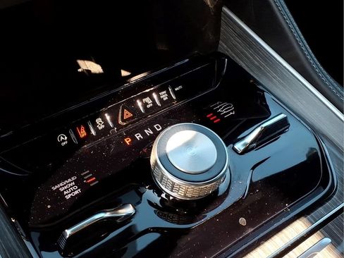 Used 2024 Jeep Wagoneer L Series III w/ Premium Group I AWD/4WD image 10