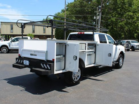 Used 2024 RAM 2500 Tradesman w/ Chrome Appearance Group image 16