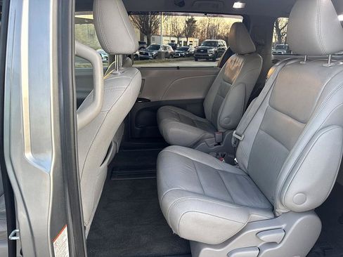 Used 2016 Toyota Sienna XLE image 11