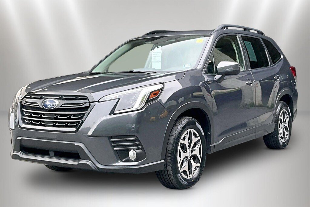 Certified 2023 Subaru Forester Premium AWD/4WD image 3
