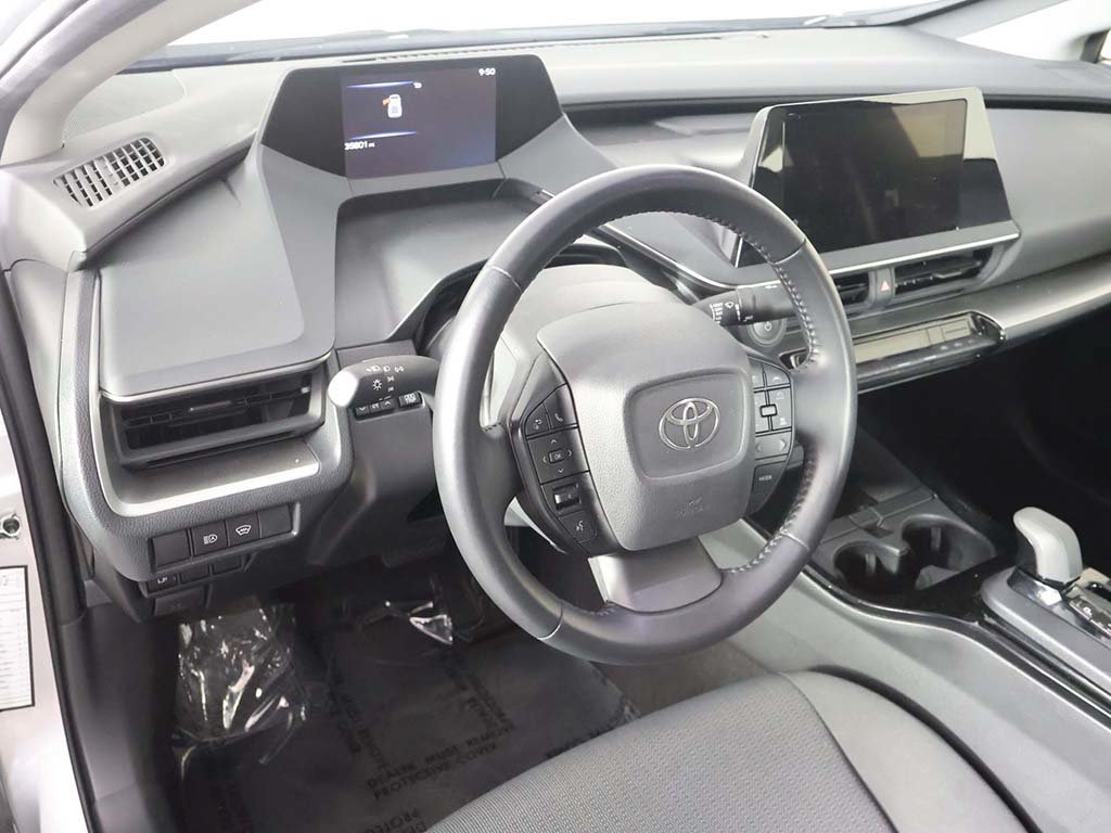 Used 2025 Toyota Prius LE FWD image 25