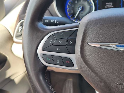 Used 2017 Chrysler Pacifica Touring-L image 26