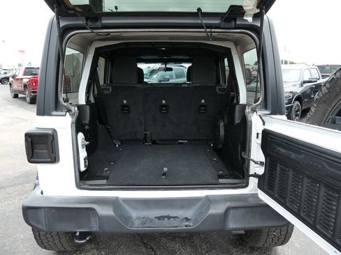 Used 2018 Jeep Wrangler Unlimited Sport S AWD/4WD image 15
