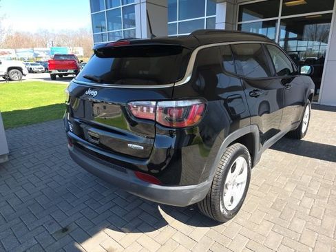 Used 2018 Jeep Compass Latitude w/ Cold Weather Group AWD/4WD image 4