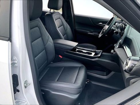 Used 2025 Chevrolet Equinox LT w/ Convenience Package II image 28