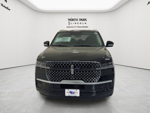 New 2026 Lincoln Navigator Premiere AWD/4WD image 4
