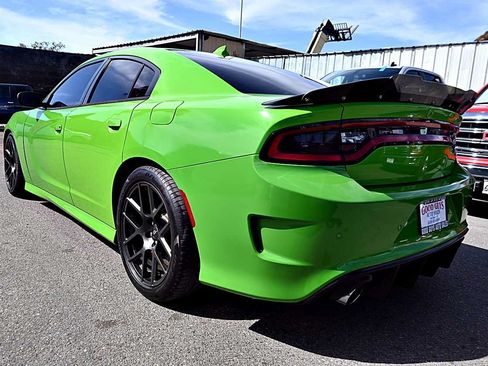 Used 2017 Dodge Charger R/T Scat Pack w/ Technology Group RWD image 5