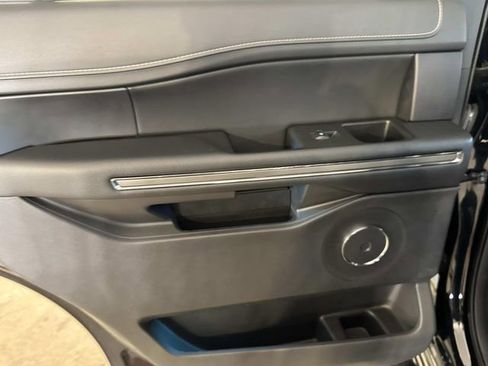 Used 2024 Ford Expedition XLT image 12