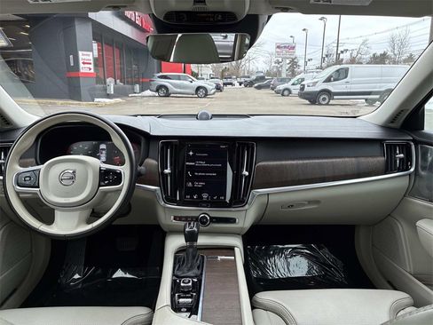 Used 2021 Volvo S90 T6 Inscription image 21