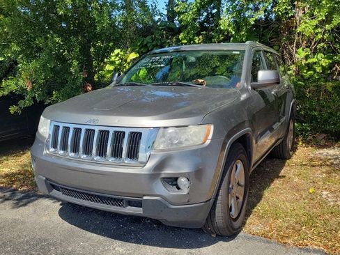 Used 2012 Jeep Grand Cherokee Laredo AWD/4WD image 3