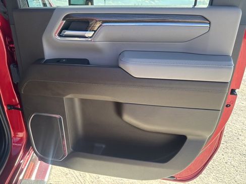 Used 2024 Chevrolet Silverado 2500 LT w/ Convenience Package image 29