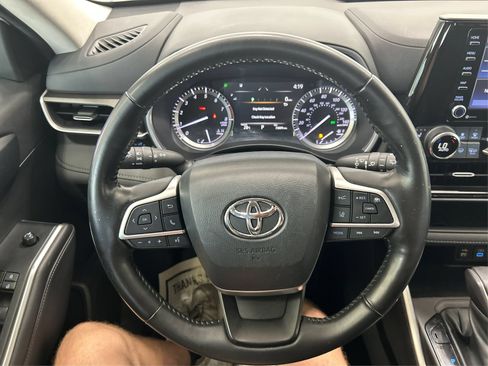 Used 2022 Toyota Highlander XLE AWD/4WD image 17