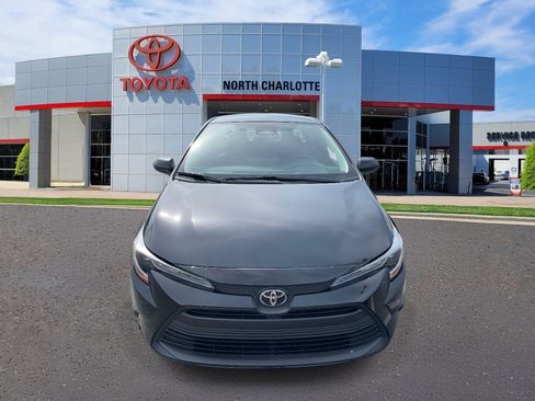 Used 2023 Toyota Corolla LE image 3